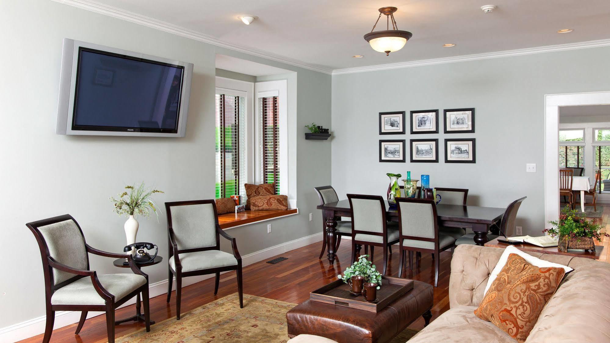 The Guest House Inn On Courthouse Square Hinton 외부 사진