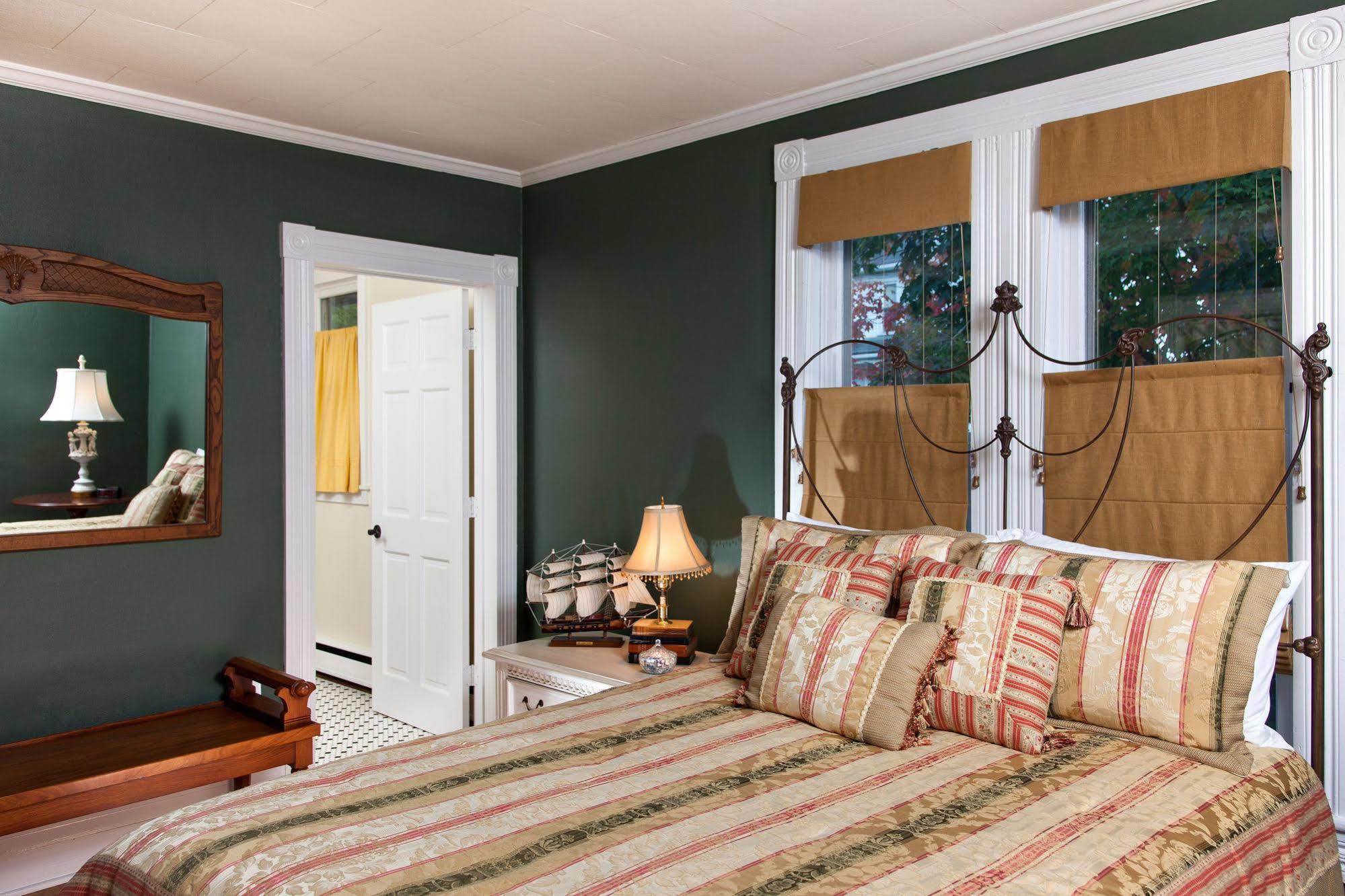 The Guest House Inn On Courthouse Square Hinton 외부 사진