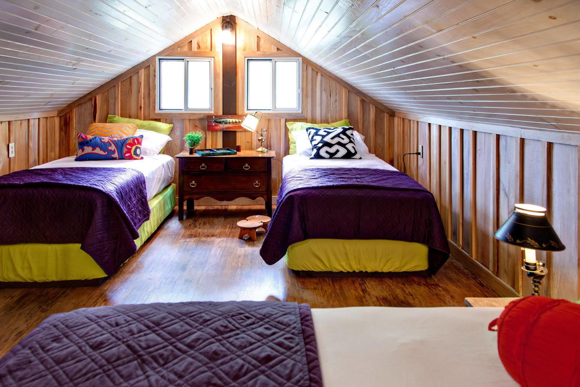 The Guest House Inn On Courthouse Square Hinton 외부 사진
